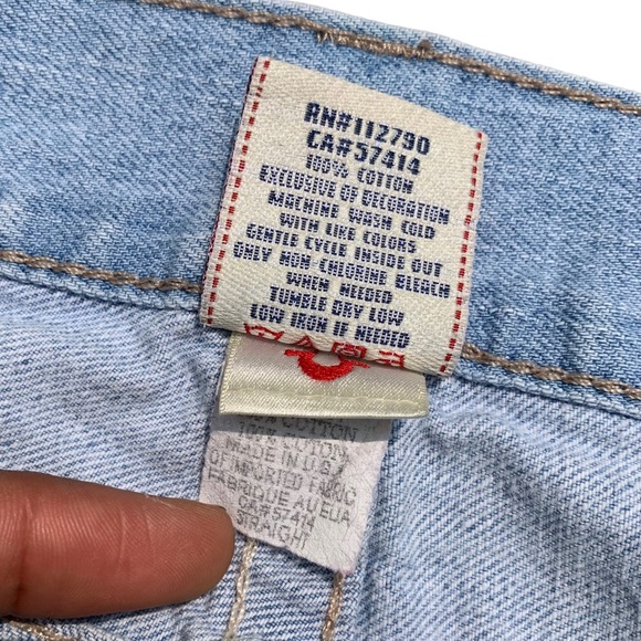 True Religion Straight Fit Light Blue Faded Men’s Denim Jeans - Picture 8 of 8